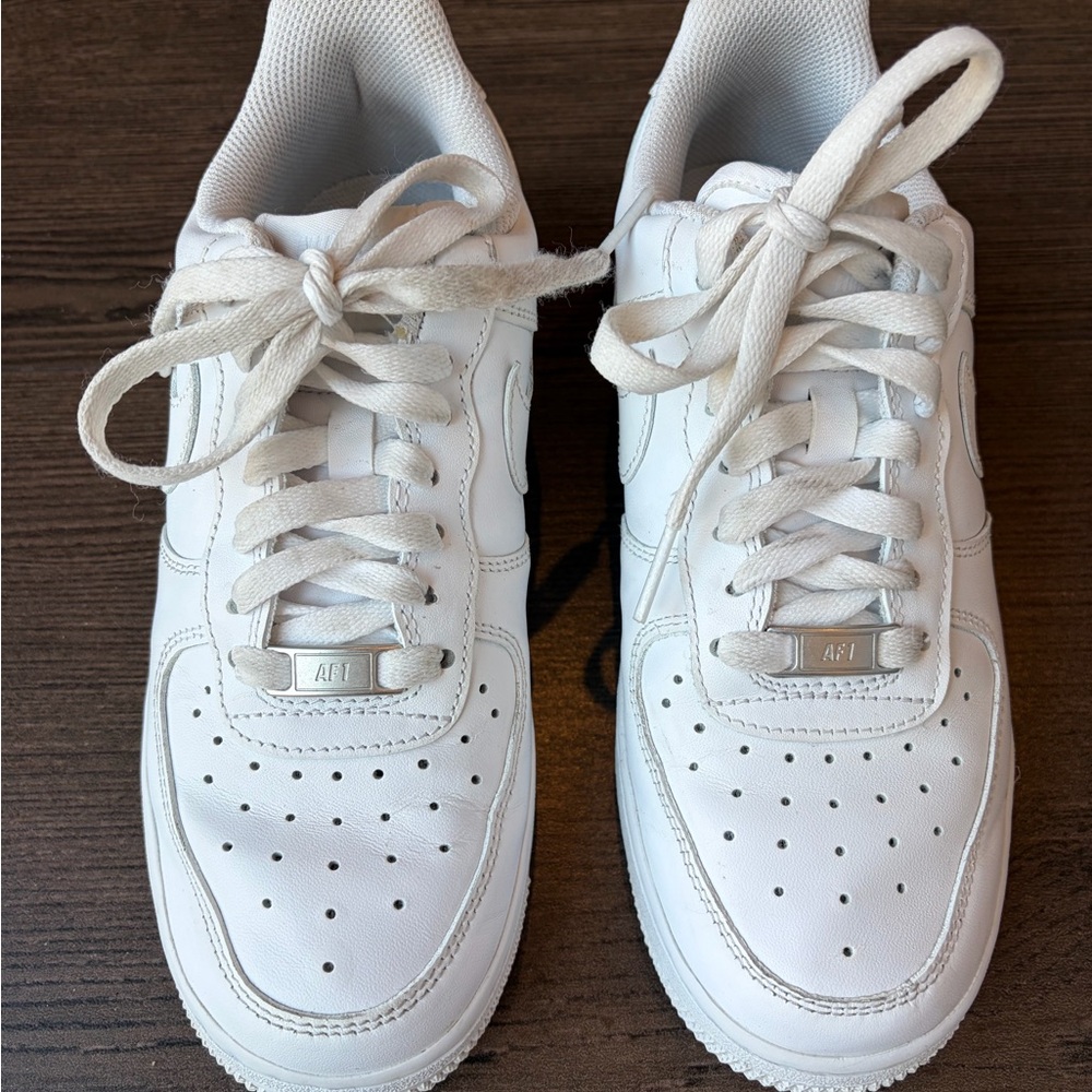 Women’s NIKE Air Force 1 SIZE 7